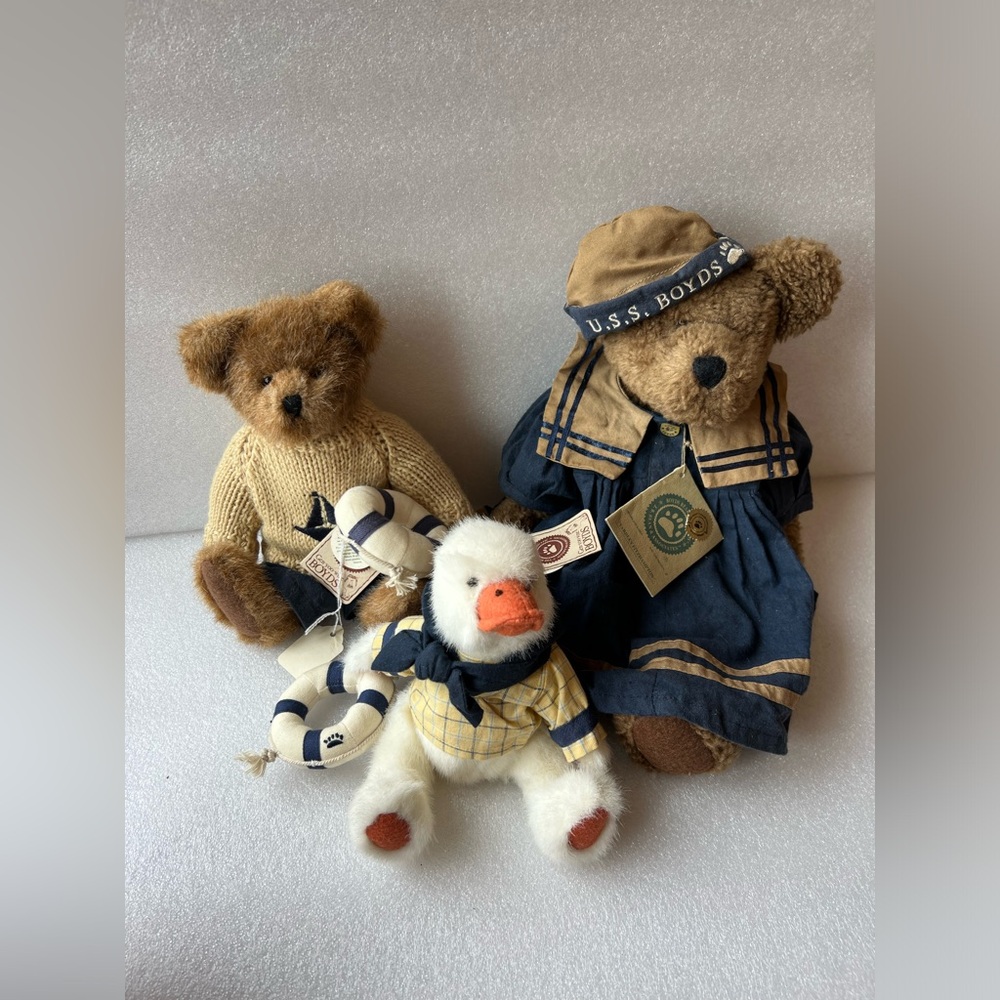 Boyd’s Bears lot of 3 brown bears and friends